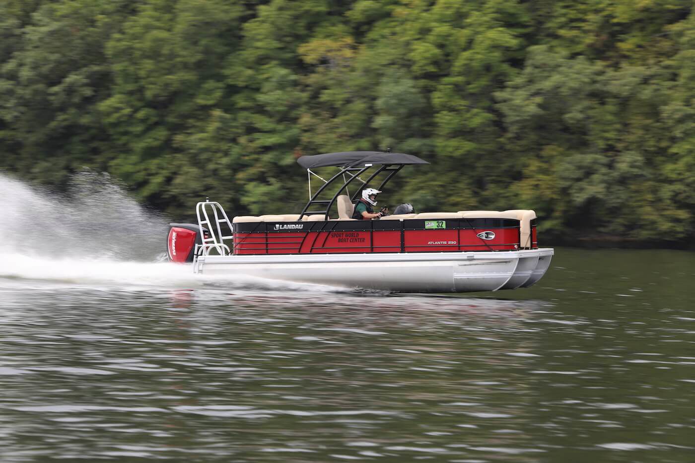 Sport World Boat Center - Landau Pontoon at the 2018 Shootout